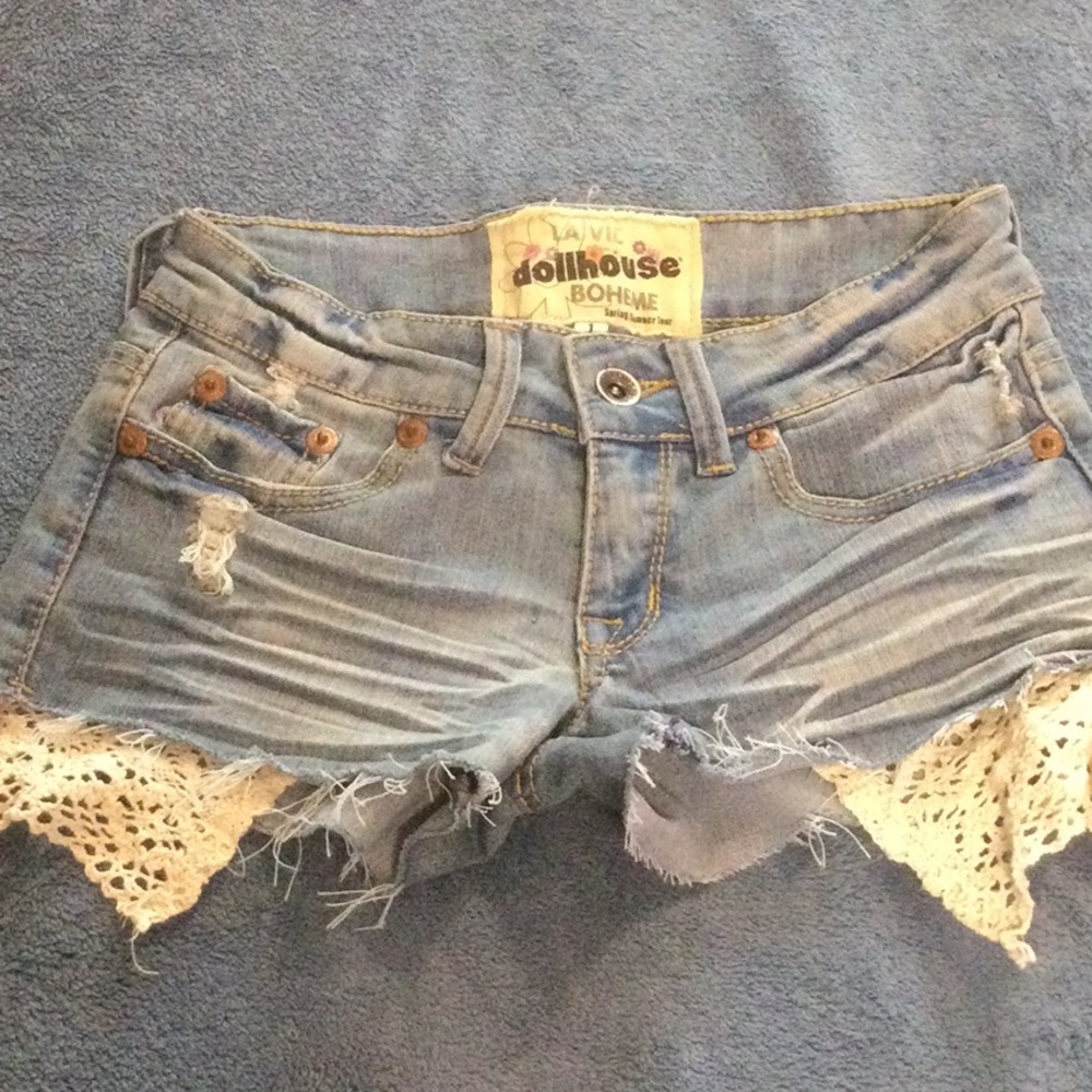 Shorts - Picture 3 of 3